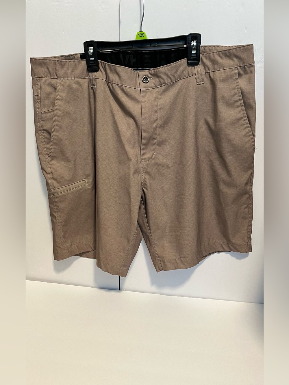 Men's HAWKE & Co. 9” Skater Tech Stretch Flat Front Tan Shorts Size 40 W
